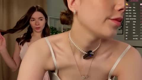 Snapshot of cloverfarewell chatting on 28, 9, 2025 Kira online show from 28, 9, 2025