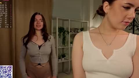 Snapshot of cloverfarewell chatting on 16, 10, 2025 Kira online show from 16, 10, 2025