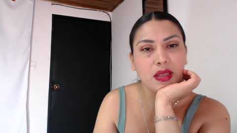 Snapshot of clovermiller chatting on 4, 6, 2026 rocio online show from 4, 6, 2026