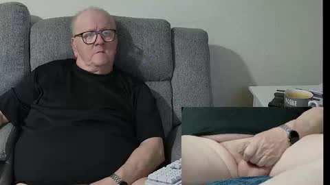 Snapshot of cockneymack51 chatting on 25, 9, 2025 Charlie. online show from 25, 9, 2025