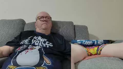 Snapshot of cockneymack51 chatting on 13, 10, 2025 Charlie. online show from 13, 10, 2025