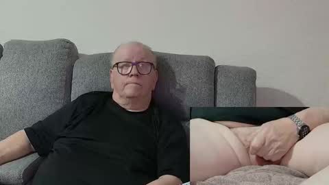 Snapshot of cockneymack51 chatting on 14, 10, 2025 Charlie. online show from 14, 10, 2025