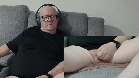 Snapshot of cockneymack51 chatting on 3, 11, 2025 Charlie. online show from 3, 11, 2025