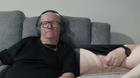 Snapshot of cockneymack51 chatting on 6, 11, 2025 Charlie. online show from 6, 11, 2025