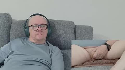 Snapshot of cockneymack51 chatting on 23, 11, 2025 Charlie. online show from 23, 11, 2025