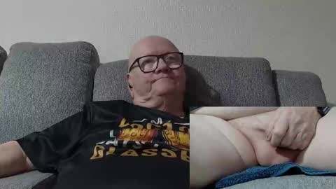 Snapshot of cockneymack51 chatting on 19, 2, 2026 Charlie. online show from 19, 2, 2026