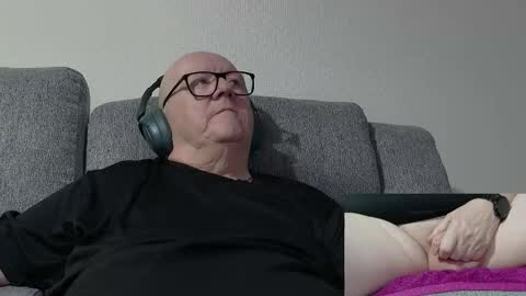 Snapshot of cockneymack51 chatting on 10, 3, 2026 Charlie. online show from 10, 3, 2026