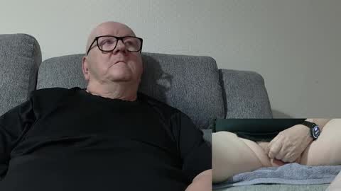 Snapshot of cockneymack51 chatting on 1, 4, 2026 Charlie. online show from 1, 4, 2026