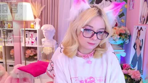 Snapshot of coconut_mia chatting on 7, 12, 2024 Mia online show from 7, 12, 2024