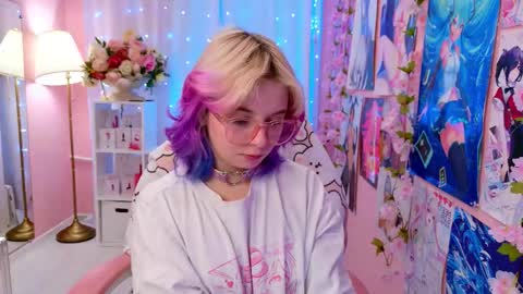 Snapshot of coconut_mia chatting on 19, 11, 2025 Mia online show from 19, 11, 2025