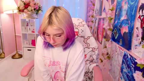 Snapshot of coconut_mia chatting on 21, 11, 2025 Mia online show from 21, 11, 2025