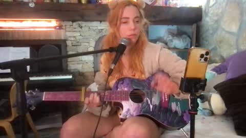 Snapshot of coconutpee chatting on 21, 11, 2025 Pee Whore online show from 21, 11, 2025