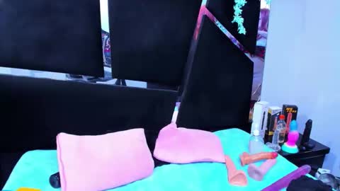 Snapshot of cocoo_nuth chatting on 21, 12, 2025 Cocoo online show from 21, 12, 2025