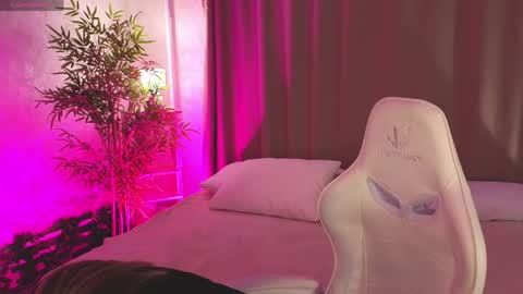 Collen Mon Tue Wed Thu Fri GMT 3 0300am - 0900am  online show from 2, 4, 2026