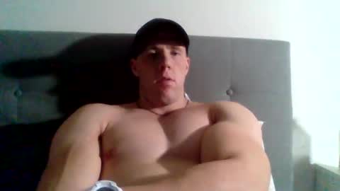 Snapshot of college_muscle chatting on 8, 1, 2025 foreverxshredded online show from 8, 1, 2025