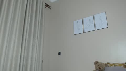 Collin  independent model online show from 10, 10, 2025