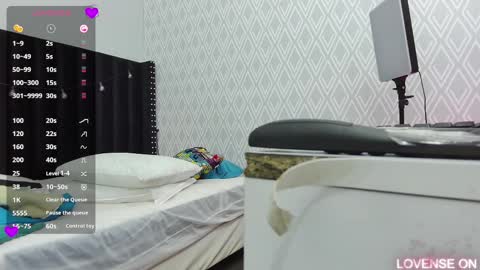 Snapshot of colombia_mommy_ chatting on 8, 3, 2025 GRETCHEN online show from 8, 3, 2025