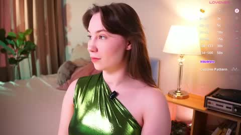 Snapshot of come_in_bed chatting on 30, 4, 2026 Audrey online show from 30, 4, 2026