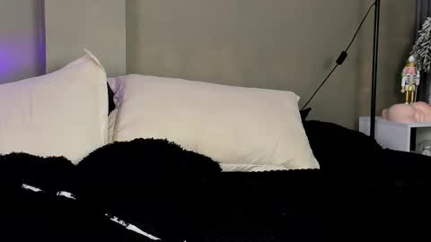 conielaurenth online show from 23, 12, 2024