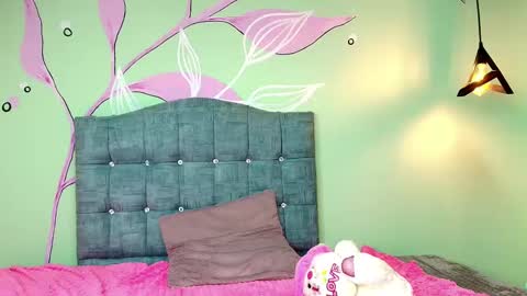 C O N N I E online show from 4, 3, 2025