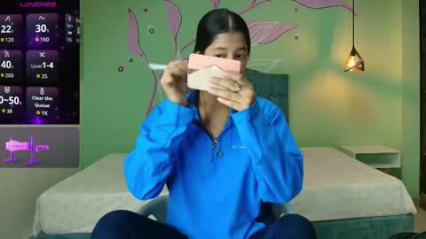 C O N N I E online show from 13, 11, 2025