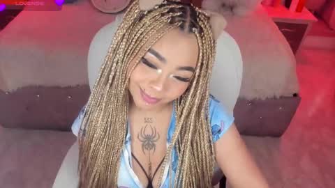 Snapshot of conny_curly chatting on 5, 3, 2025 Conny online show from 5, 3, 2025