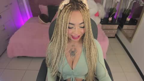 Snapshot of conny_curly chatting on 8, 10, 2025 Conny online show from 8, 10, 2025