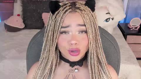 Snapshot of conny_curly chatting on 8, 11, 2025 Conny online show from 8, 11, 2025