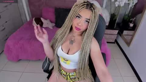 Snapshot of conny_curly chatting on 30, 11, 2025 Conny online show from 30, 11, 2025