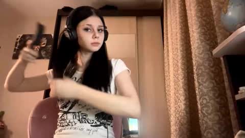 Isabella online show from 6, 11, 2025