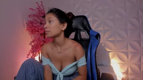 Snapshot of cora22_ chatting on 4, 12, 2025 CORA online show from 4, 12, 2025