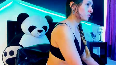 Coral  online show from 18, 2, 2025