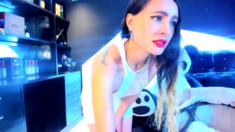 Coral  online show from 28, 2, 2025