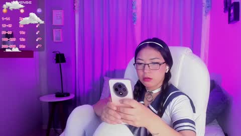 Coral Stefani online show from 4, 2, 2025