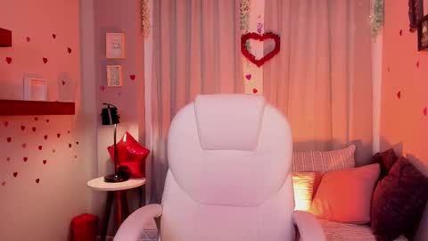 Coral Stefani online show from 7, 3, 2025