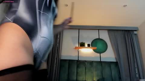 Coral Stefani online show from 21, 11, 2025