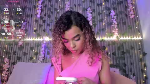 coralineross_ online show from 8, 11, 2025