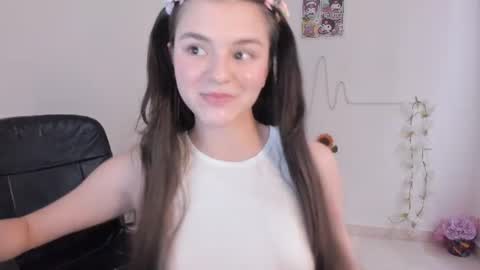 Coraline uwu     Bienvenidos al dulce mundo de Coraline    Hola amores soy Coraline  Una chica  tierna juguetona online show from 6, 8, 2026