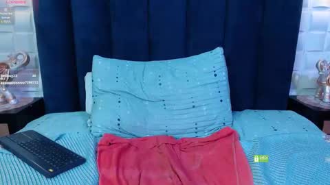 Snapshot of cosmiccandyx chatting on 25, 11, 2025 Cosmic online show from 25, 11, 2025