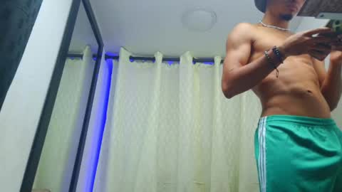 Snapshot of couple_hot_xxxz chatting on 25, 5, 2026 couple_hot_xxxz online show from 25, 5, 2026