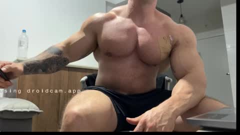 Snapshot of couplemuscle40 chatting on 24, 10, 2025 couplemuscle40 online show from 24, 10, 2025