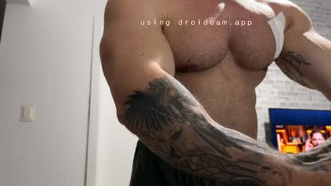 Snapshot of couplemuscle40 chatting on 7, 11, 2025 couplemuscle40 online show from 7, 11, 2025