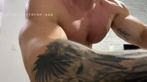 Snapshot of couplemuscle40 chatting on 3, 12, 2025 couplemuscle40 online show from 3, 12, 2025