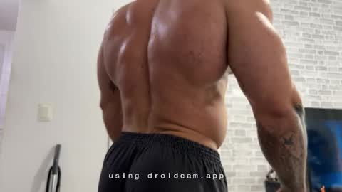 couplemuscle40 online show from 18, 2, 2026
