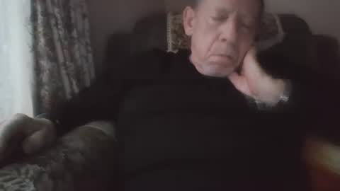 Snapshot of courieral1 chatting on 14, 11, 2025 courieral1 online show from 14, 11, 2025