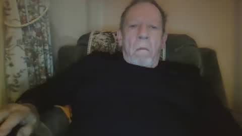 Snapshot of courieral1 chatting on 24, 11, 2025 courieral1 online show from 24, 11, 2025