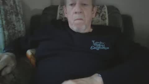 Snapshot of courieral1 chatting on 1, 12, 2025 courieral1 online show from 1, 12, 2025