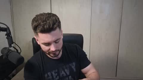 Snapshot of cowboylean chatting on 19, 12, 2025 cbl online show from 19, 12, 2025