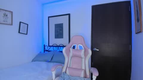 Snapshot of cowmarce chatting on 11, 3, 2025 Marce Online 1pm - 7pm gmt-5 online show from 11, 3, 2025