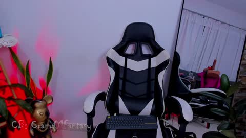 Laura  online show from 25, 1, 2025